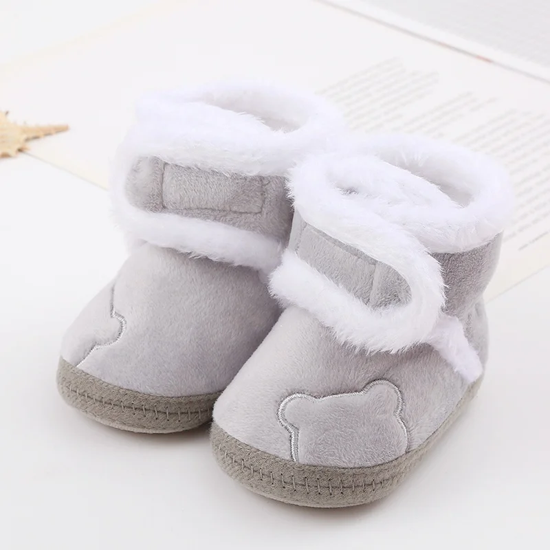 Botas de nieve cálidas para bebé, zapatos de princesa para interiores, fondo suave, zapatos cómodos para bebé recién nacido, bolas de felpa, Invierno