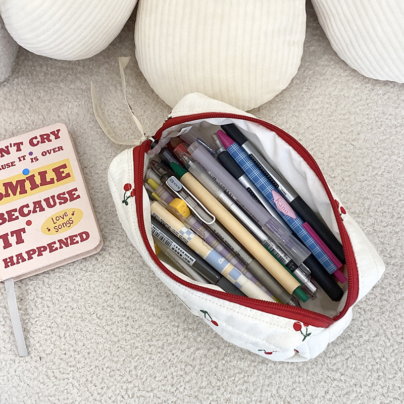 Astuccio per studenti Astuccio per matite Kawaii Cherry Ricamo Modello Moda Viaggi Essentials Pochette Maquillage Borsa da toilette Make Up