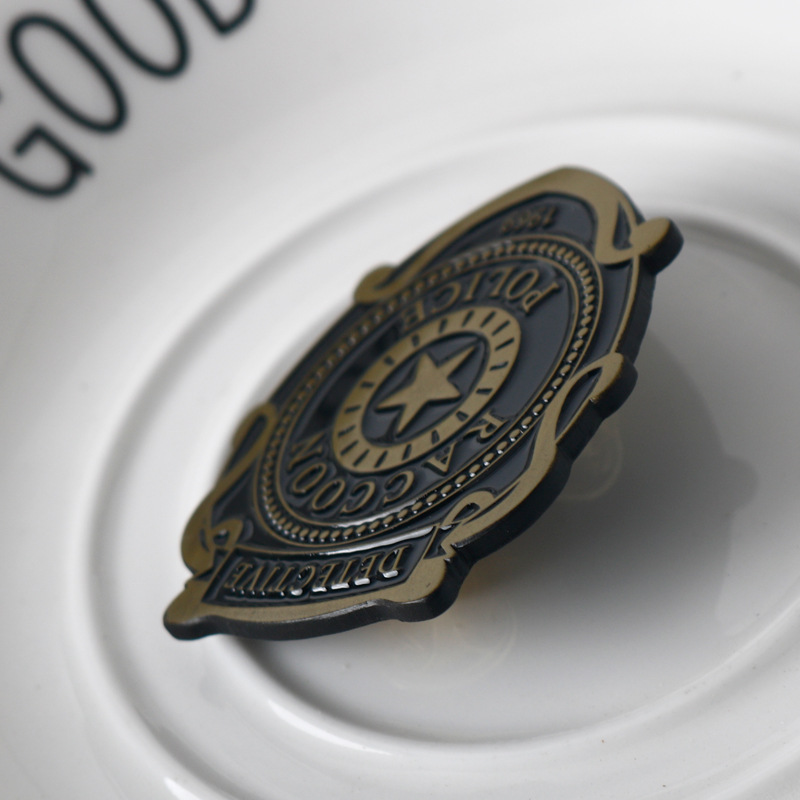 Mapa de polícia de guaxinim, distintivo de filme residente mal, broche de pino esmaltado, joias, mochila, decoração