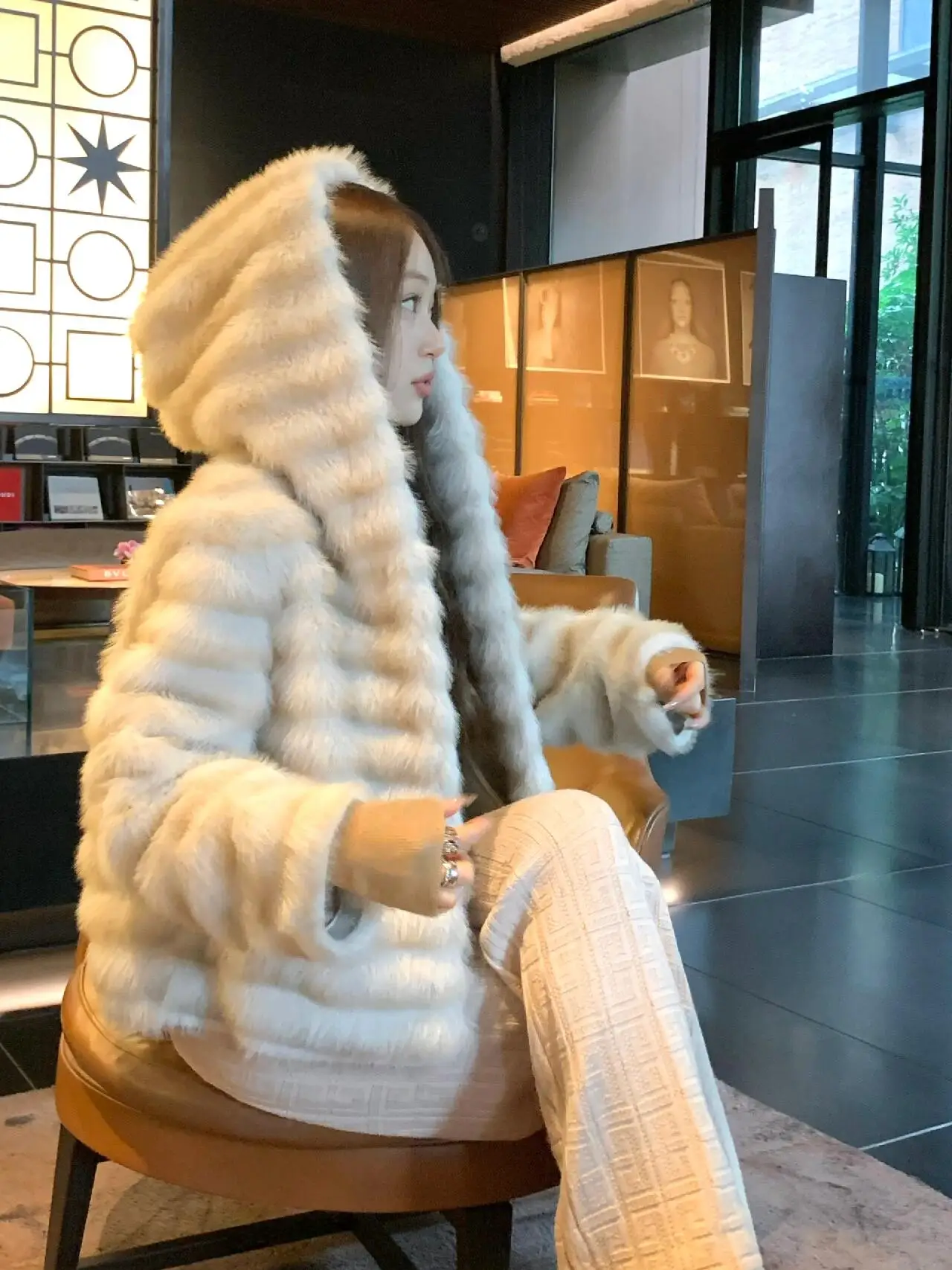 Jaqueta Fena Curta Ecológica de Inverno, Estilo Commute, Manga Longa, Gola Alta, com Pelo Sintético de Lontra, Marca Drag...