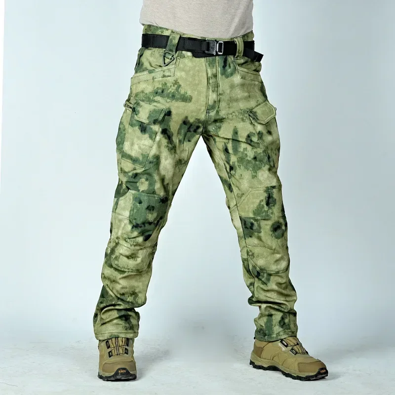 Męskie zestawy taktyczne Camo Sharkskin wodoodporne kurtki z kapturem i zamkiem błyskawicznym z wieloma kieszeniami Softshell spodnie outdoorowe zimowy polar Cargo garnitur