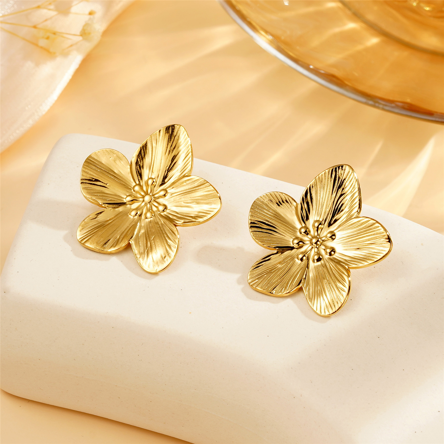 Hypo allergener 18 Karat vergoldeter Edelstahl für Frauen Partys chmuck Mode Vintage Blumen Ohr stecker Premium-Accessoires