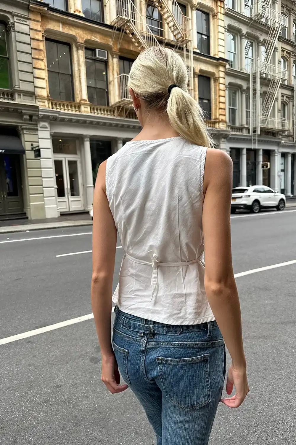 女性白ディープ V ネックタンク 2024 夏のレディースソフトセクシーな綿スリムタンクトップ女性ヴィンテージ固体甘いベスト