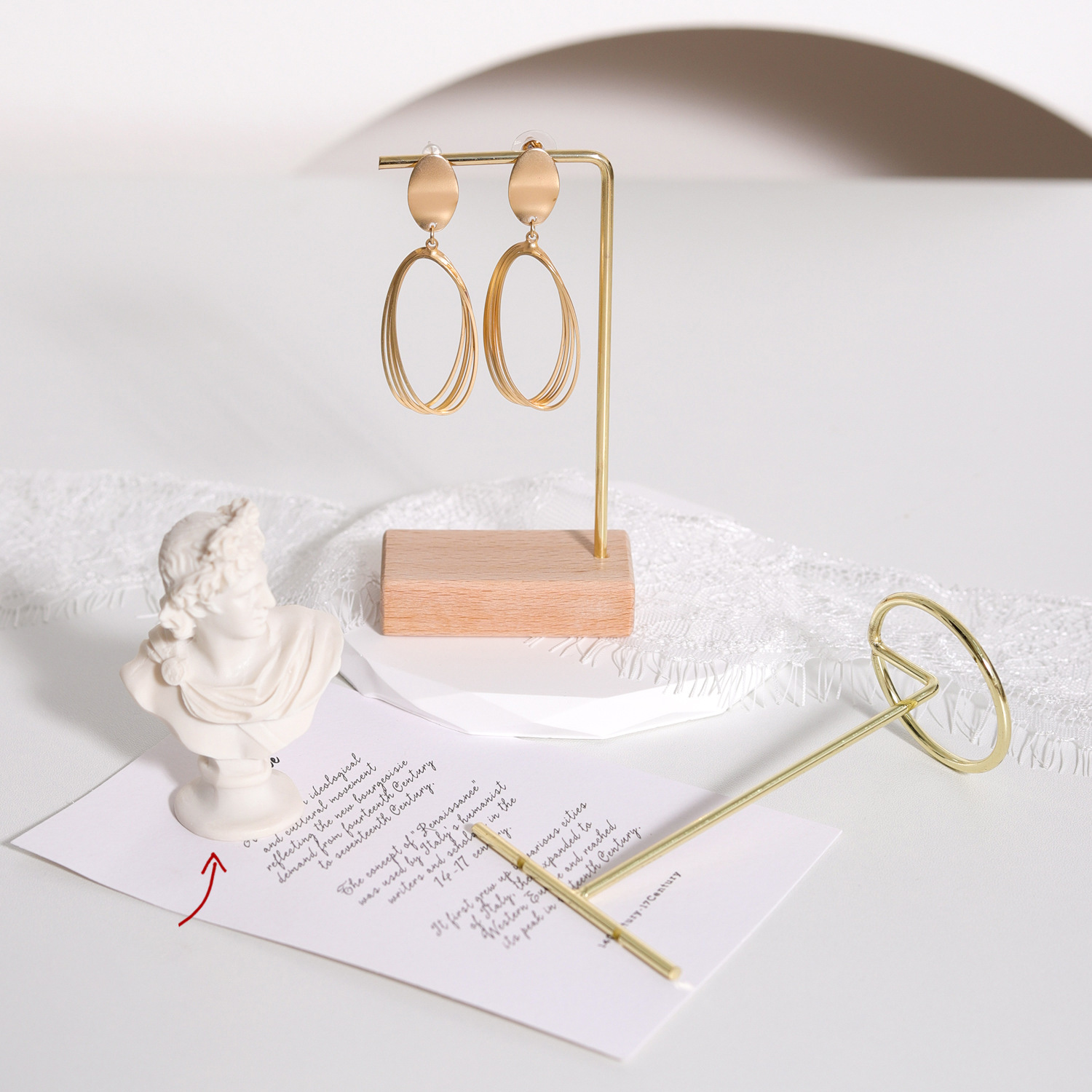 เครื่องประดับยืนแสดงสร้อยข้อมือต่างหูสร้อยคอไม้ฐาน Rack ผู้ถือเครื่องประดับ Photo Props ตกแต่งบ้าน