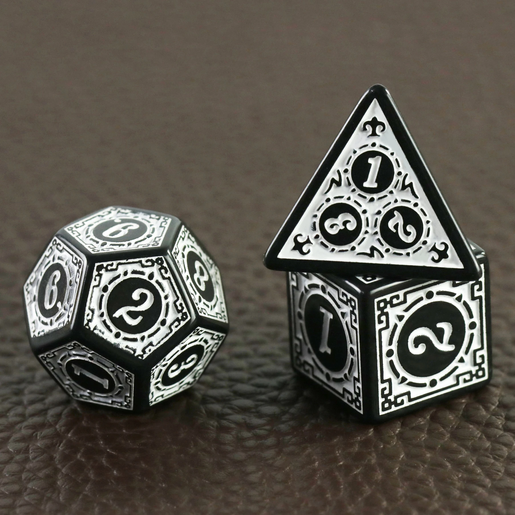 Zestaw kości wielościanowych DNDGame z wzorem tekstury 7 sztuk D4 D6 D8 D10 D% D12 D20 do gier planszowych RPG Akcesoria