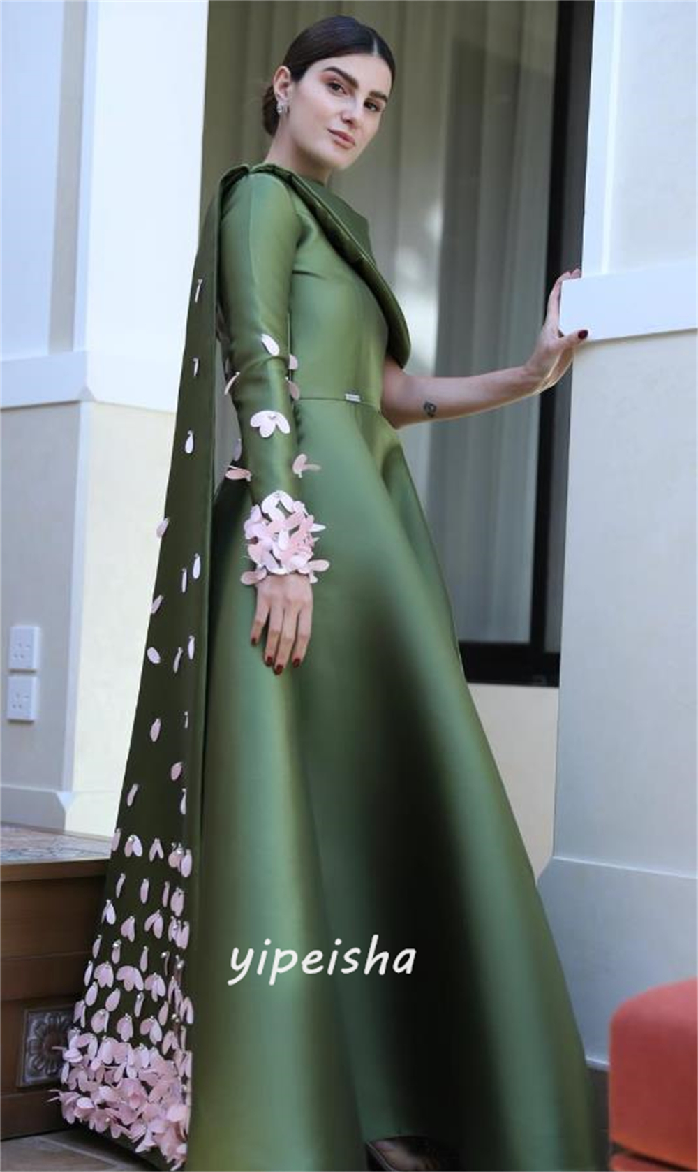 Customized Exquisite Modern Style High Collar Ball Gown Appliquess Bespoke Occasion  Evening Gowns