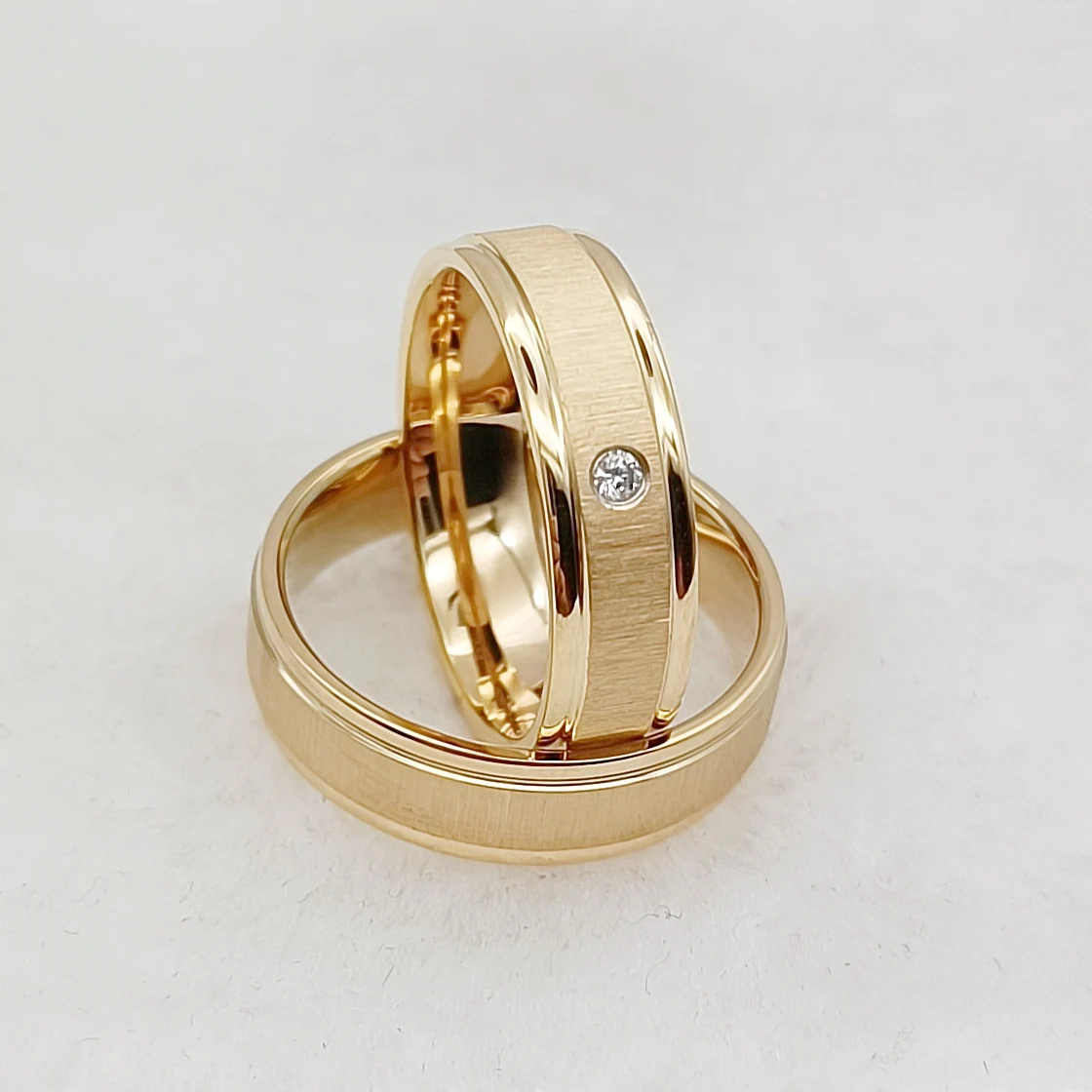 ชุดแหวนแต่งงานสําหรับผู้ชายและผู้หญิง Handmade Unique Designer Matte 24k Gold Plated เครื่องประดับไทเทเนียมแหวนคู่รัก