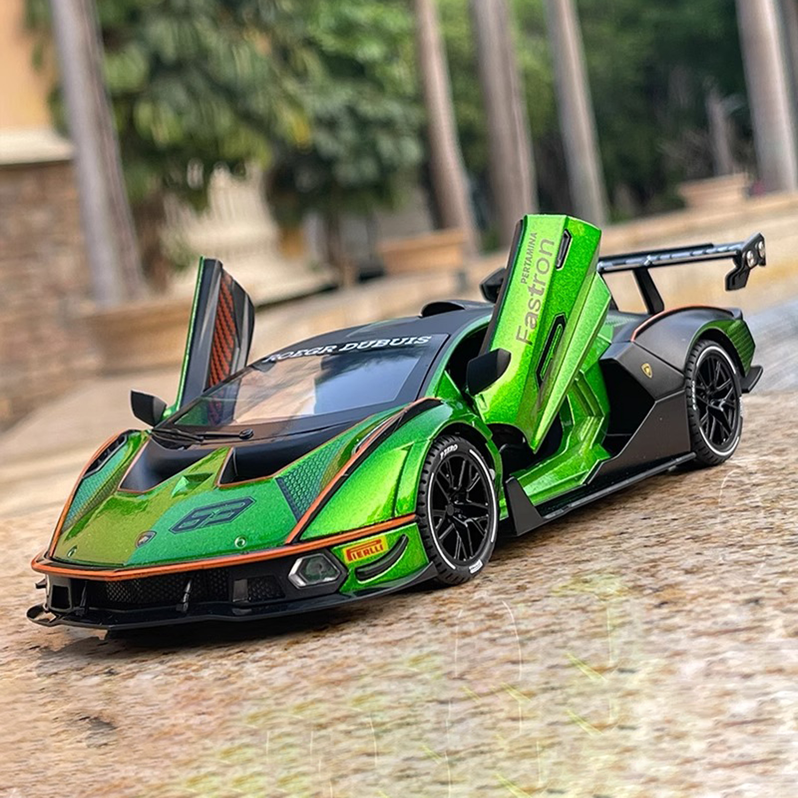 Modelo de coche fundido a presión Lamborghini SCV12 a escala 1:24 con efectos de sonido y luz, acción con resorte 111