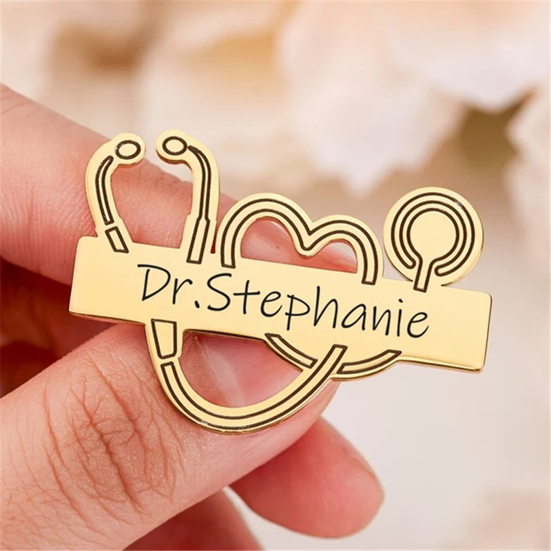 Personalizado gravado seu nome logotipo personalizado lapela pino broche para médico de aço inoxidável personalizado profissional broche pinos jewe