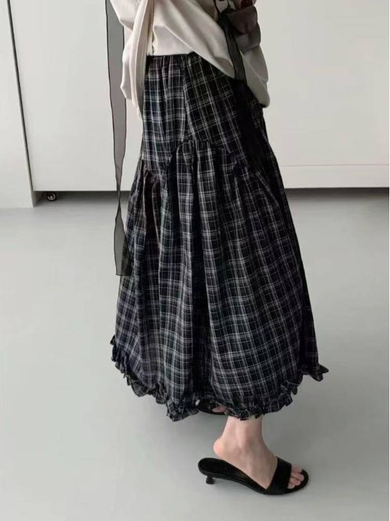Saia  A-Line Retro em Xadrez Preto para Mulheres Verão 2025 Cintura Alta com Barra Larga e Detalhes Florais Modelo Solto ...