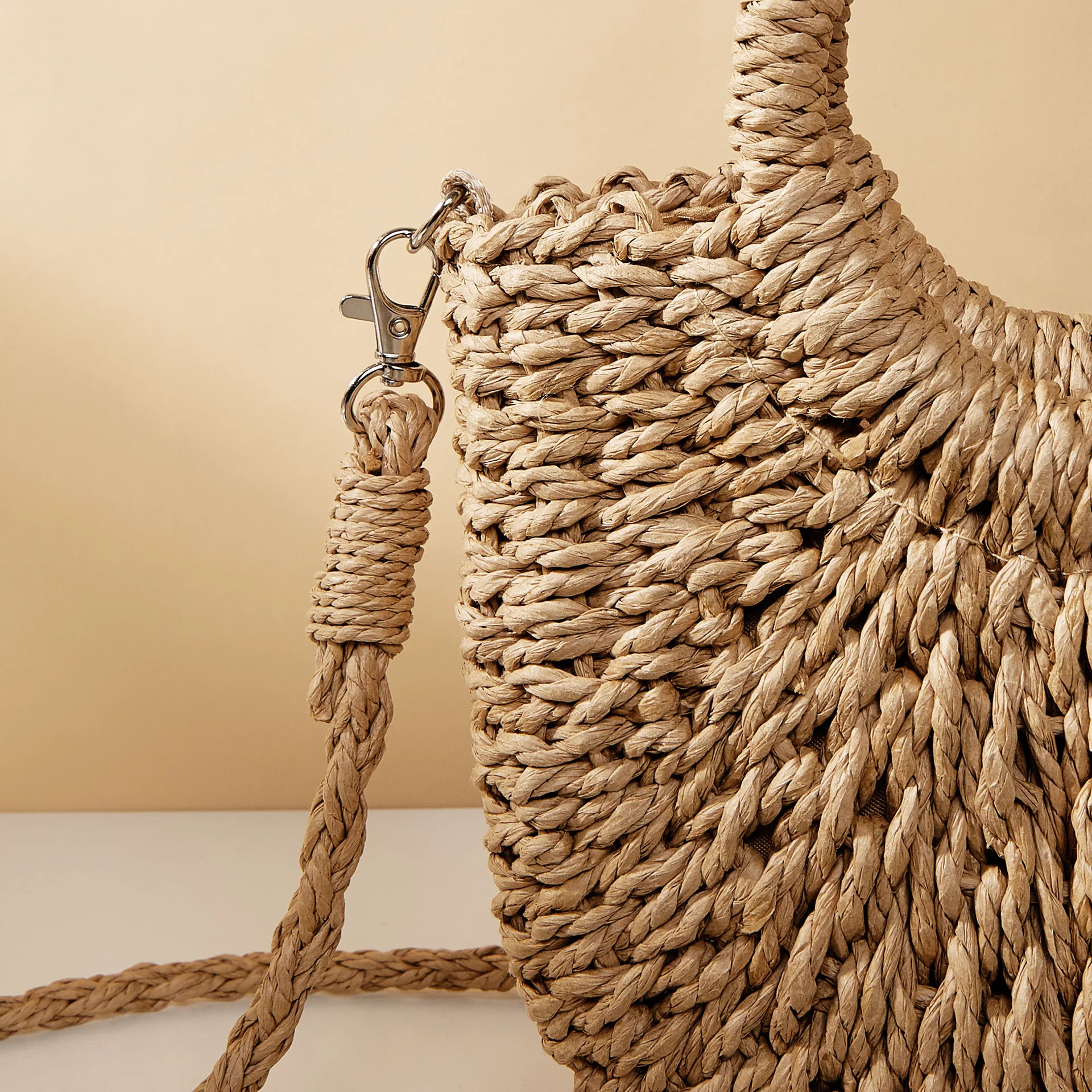 Borsa da spiaggia a mezza luna in Rattan di paglia intrecciata a mano borsa a tracolla a tracolla scavata estiva da donna di grande capacità