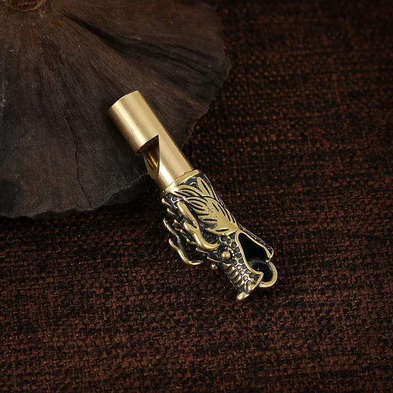 金属真鍮彫刻中国の動物ホイッスルペンダントネックレス、アウトドアスポーツsosホイッスル、サバイバルハイキングキーホルダー