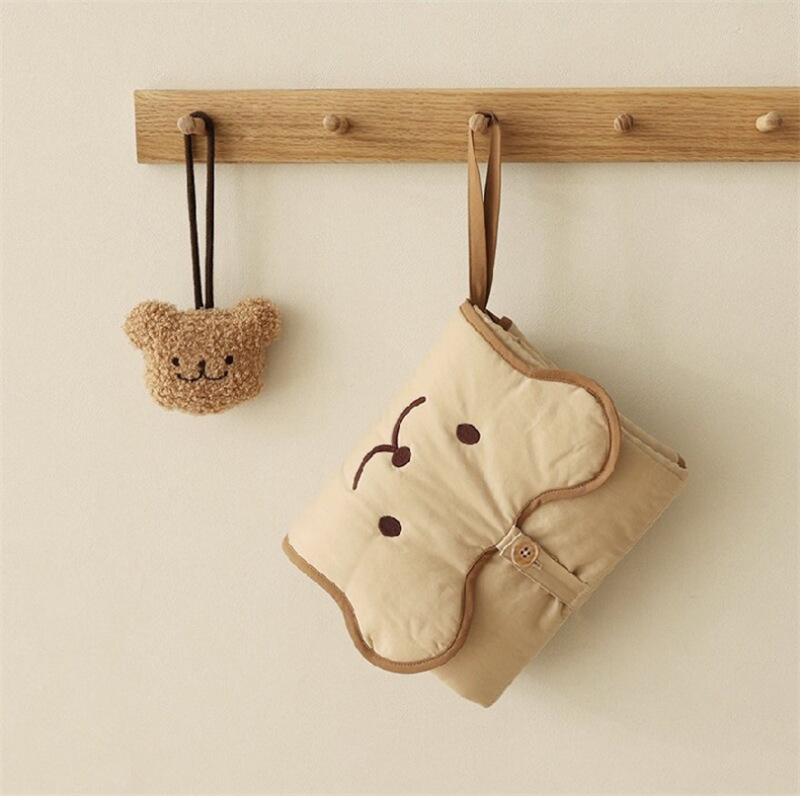 Almofada portátil para troca de fraldas de bebê, para recém-nascidos, urso acolchoado, dobrável, à prova d'água, almofada de urina infantil, itens reutilizáveis para bebês