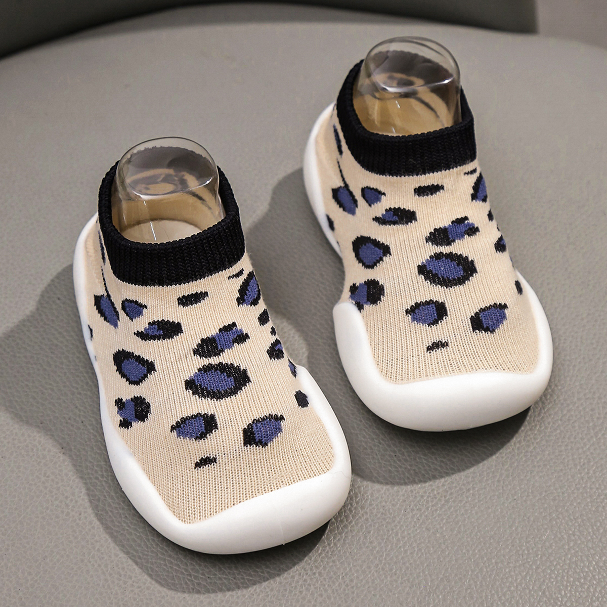 Yibubu bébé chaussures intérieur à semelles souples antidérapant enfant en bas âge chaussures maille respirant chaussettes de sol mode chaussettes mignonnes chaussures