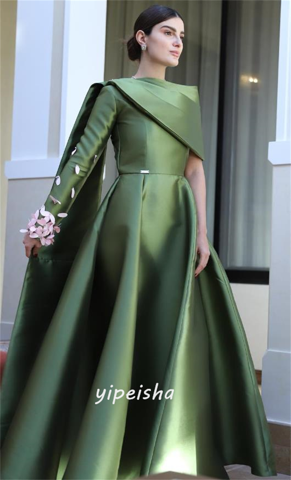 Customized Exquisite Modern Style High Collar Ball Gown Appliquess Bespoke Occasion  Evening Gowns