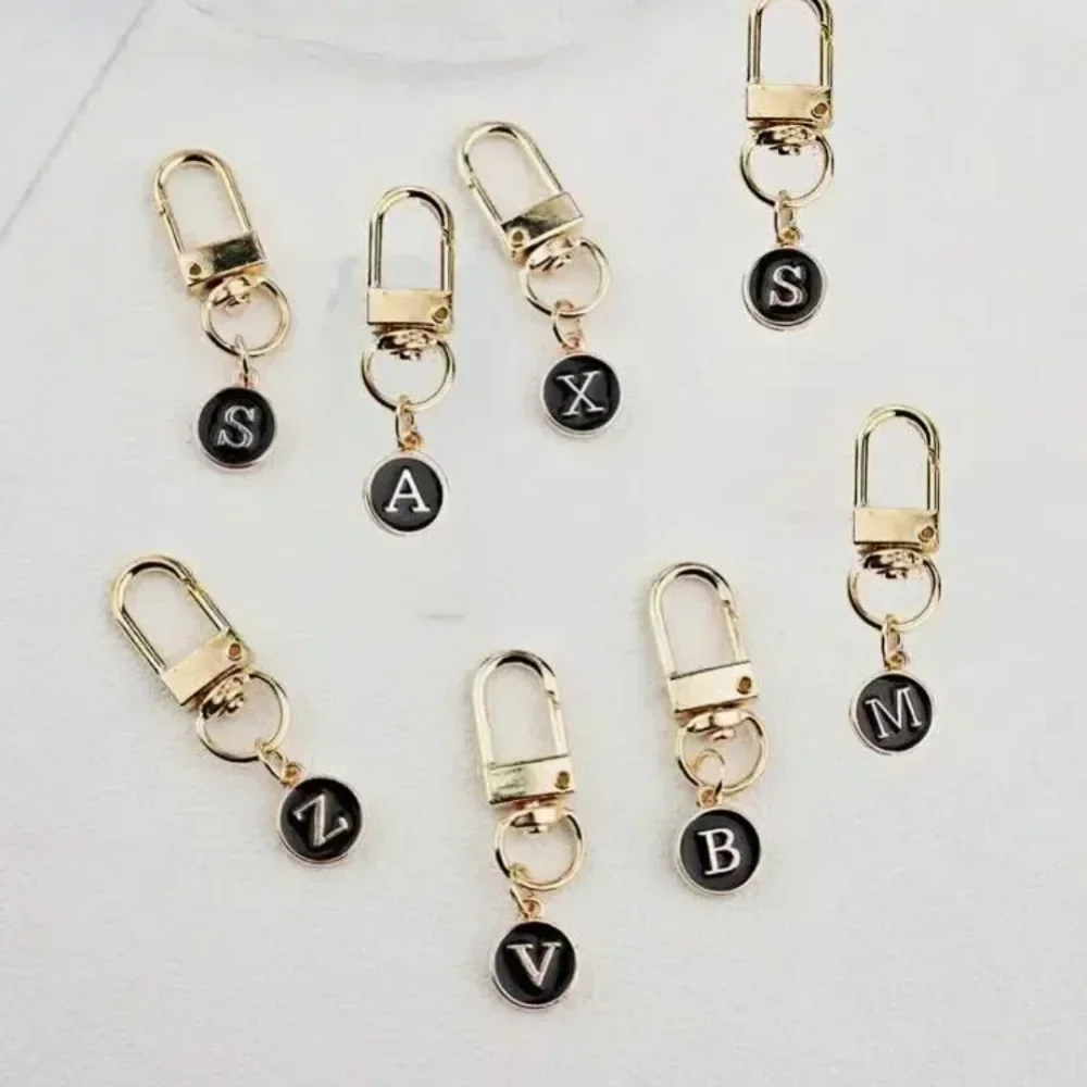 แฟชั่น DIY A-Z ตัวอักษร A ถึง Z พวงกุญแจ Charms 26 ตัวอักษรเริ่มต้น Key CHAIN แหวนจี้โลหะผู้ถือกระเป๋าอุปกรณ์เสริมของขวัญ