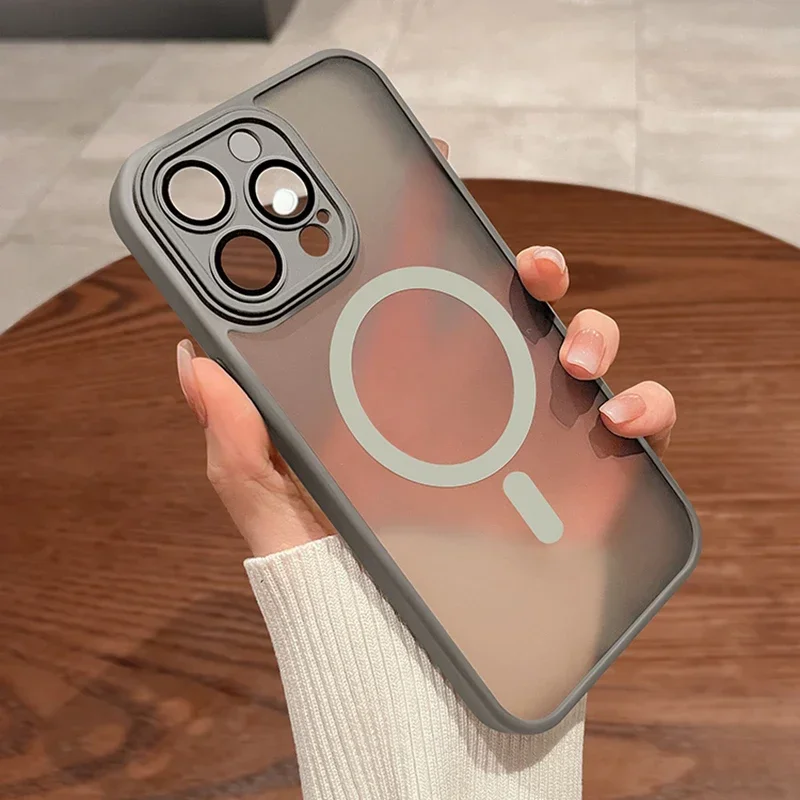 Funda magnética de lujo con armadura translúcida mate a prueba de golpes para iPhone 14, 13, 12, 11, 15 Pro Max Plus, funda de carga inalámbrica Magsafe