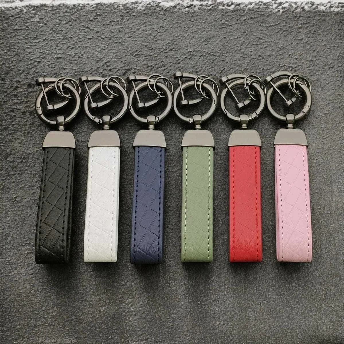 Logotipo personalizado nome couro metal moda chaveiro ponto chaveiro ferragem accessorie fivela para carro moto chaveiro pingente presente