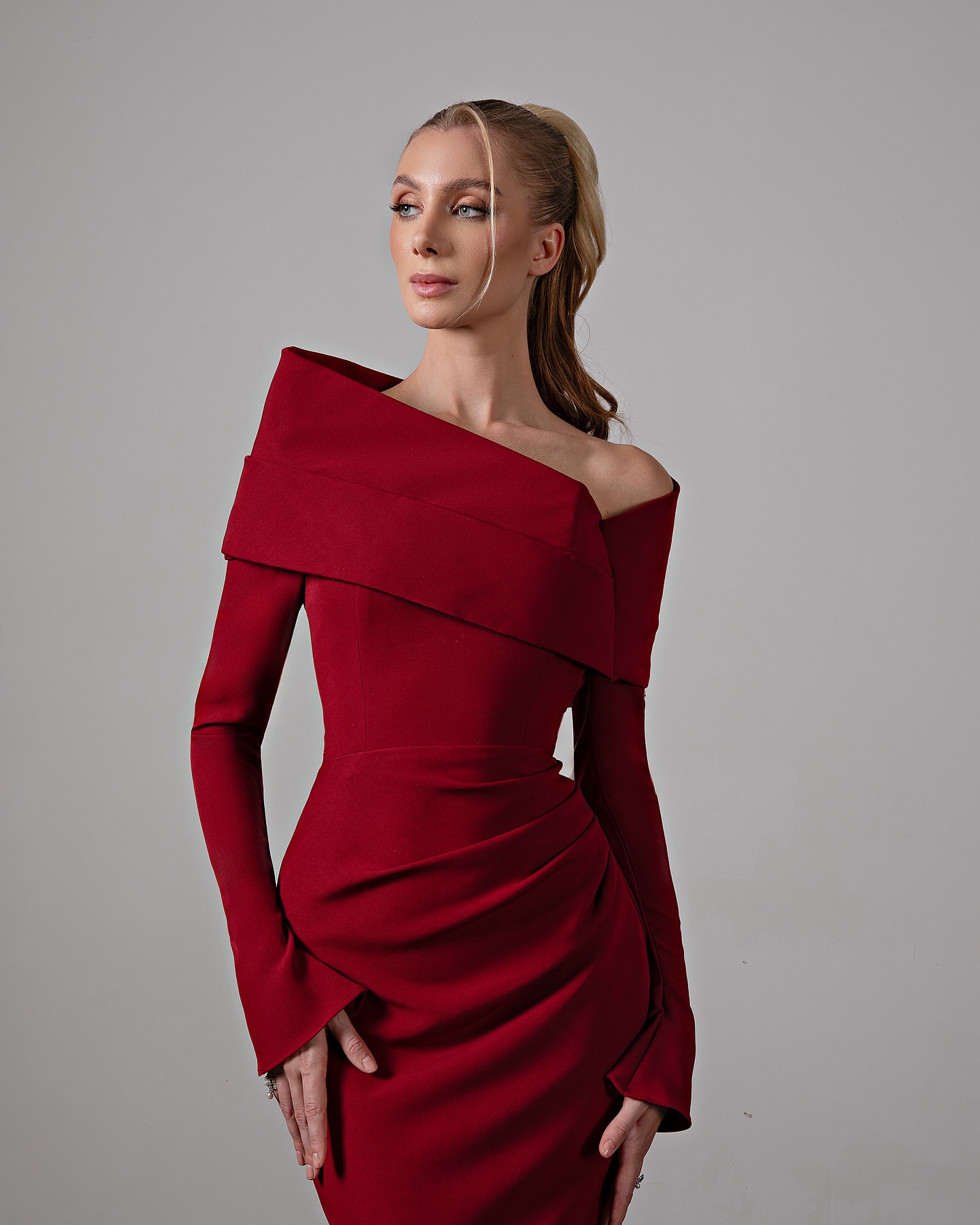 Aangepaste delicate jersey zeemeermin uit de schouder avondjurken moderne lange mouwen bruidsfeest op maat gemaakte galajurk