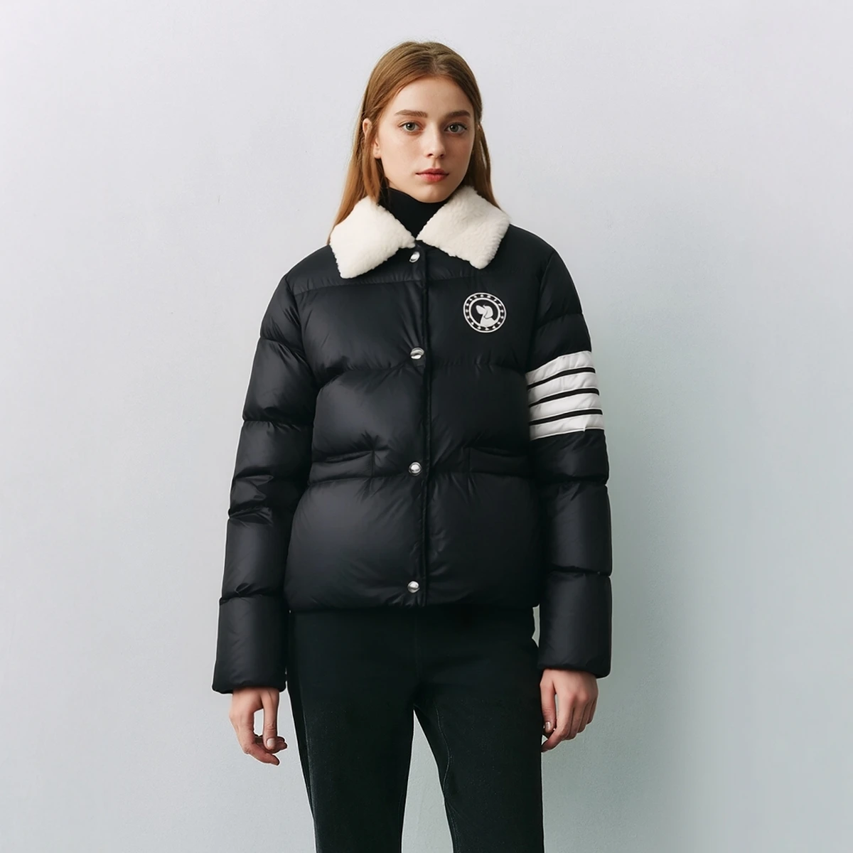 TC-333 Chaqueta de plumón blanca con bolsillo de un solo pecho y solapa de lana para mujer