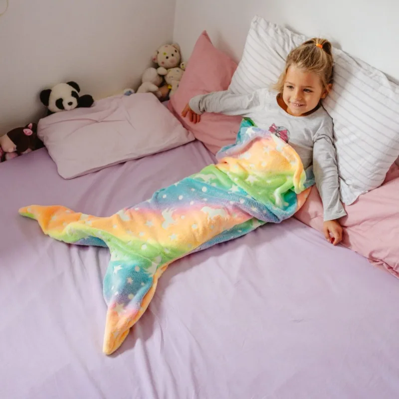 Nuova coperta a coda di sirena con bagliore notturno, morbida coperta in pile di flanella indossabile, simpatiche coperte per bambini per tutte le stagioni
