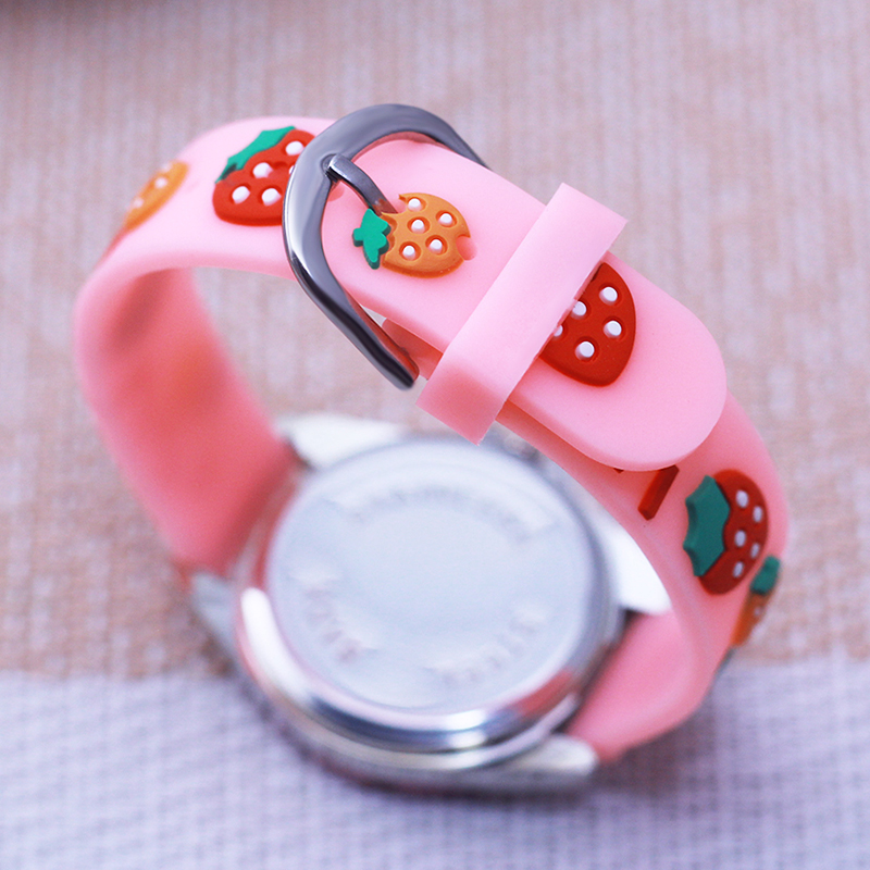 Nueva moda, relojes rosas bonitos para niñas y niños, cara de fresa de dibujos animados en 3D y correa, reloj para regalos de cumpleaños para niños pequeños y bebés
