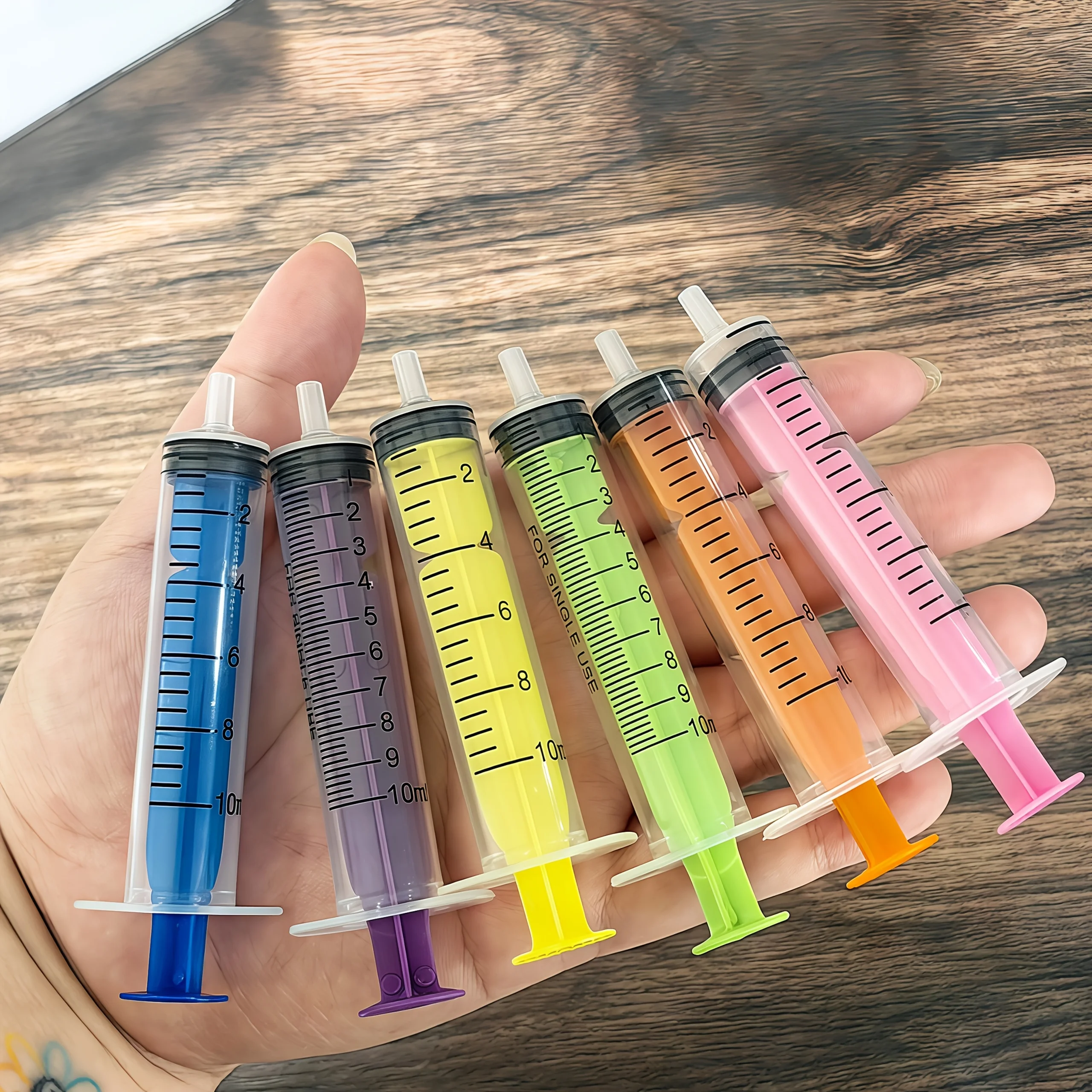 6 peças de seringa colorida de 10ml com tampas, adequada para cola, distribuição e medição de líquidos, alimentação de alimentos para animais de estimação, recarga