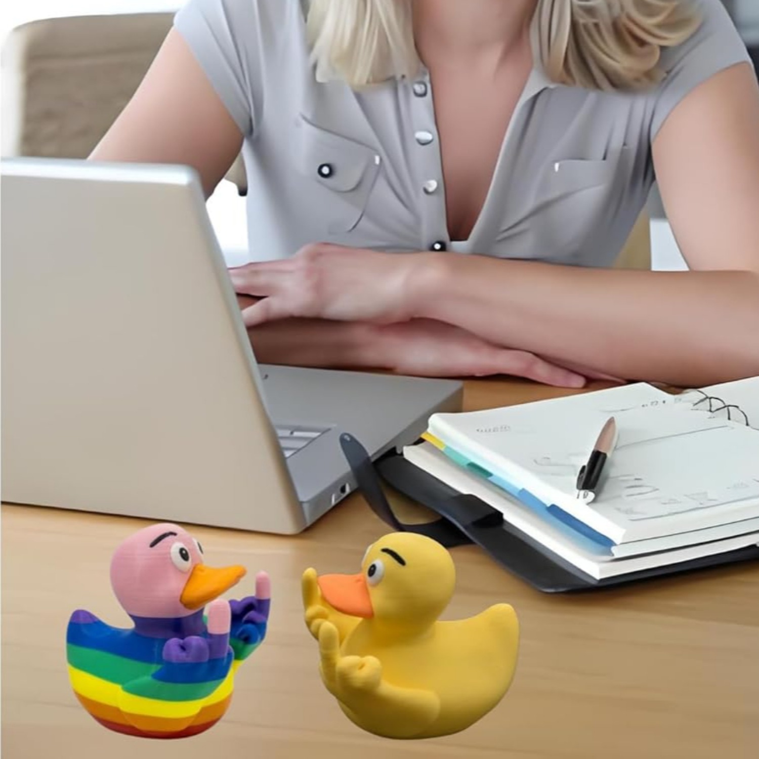 Middle Finger Duck Rubber Ducks Finger Trump Bidem With Us Flag Pattern Small Yellow Duck For Jeep Car Truck Dashboard Interior