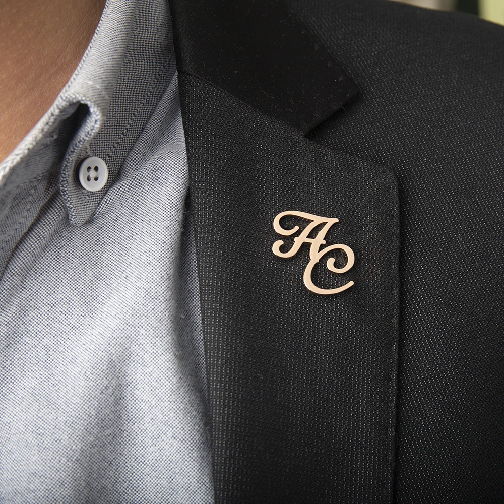 Tangula Aangepaste Initialen Broche Voor Bruidegom Heren Rvs Initialen Letters Revers Pin Gepersonaliseerde Bruiloft Beste Man Sieraden