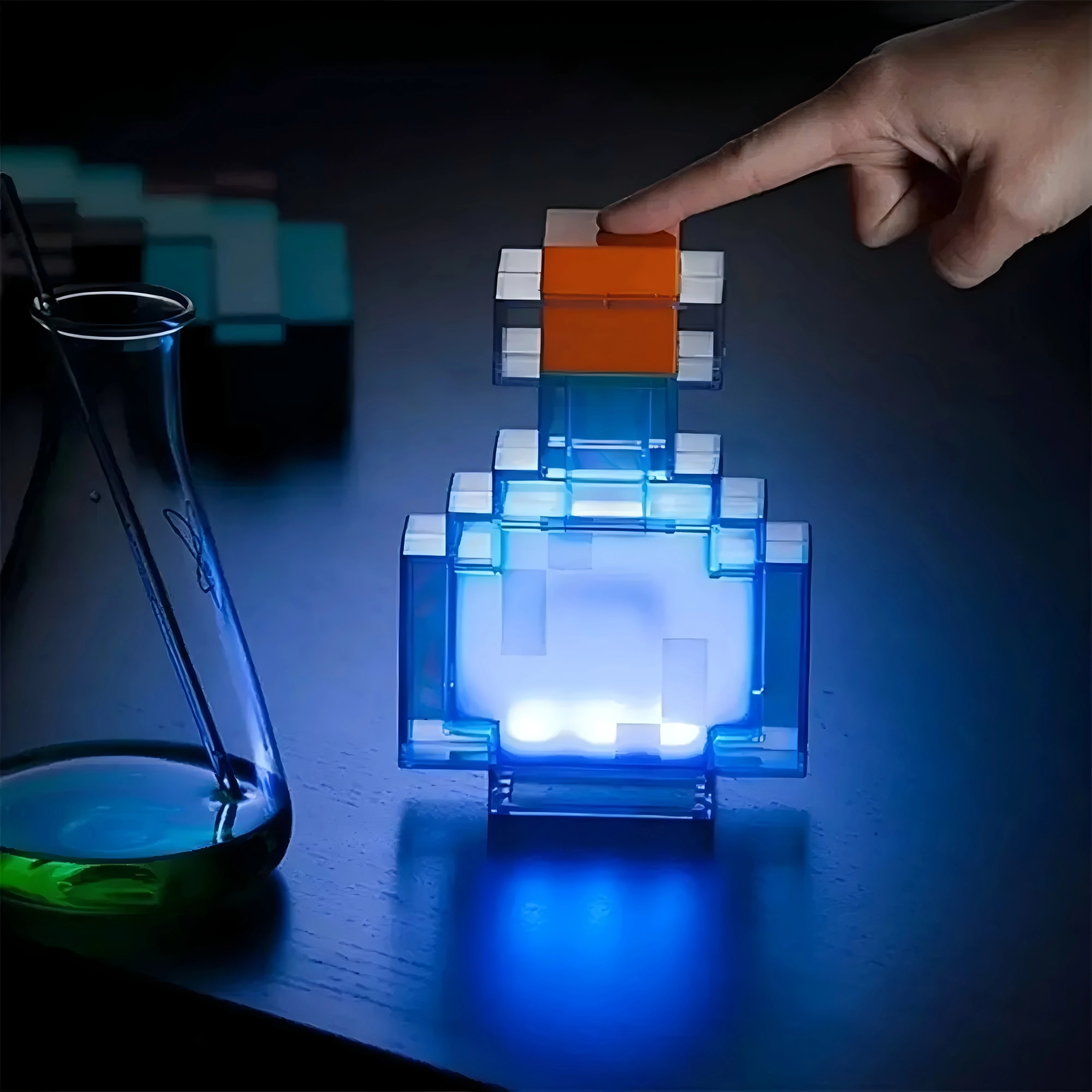 Torcia Brownstone Luce notturna a LED Camera da letto Luce decorativa Cambia colore Bottiglia Arma Ricarica USB con fibbia Regalo per bambini