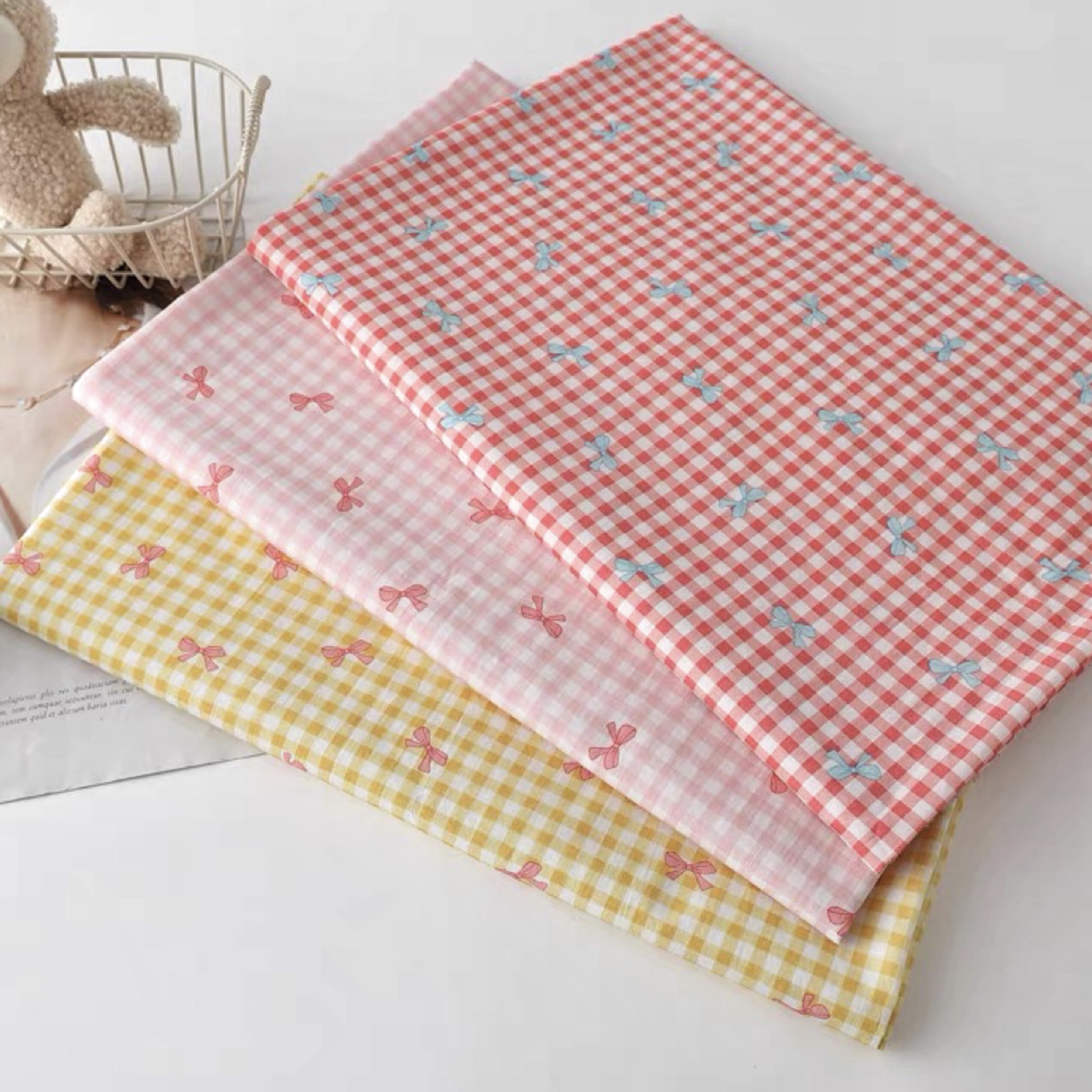 สีสัน Checkered Bow ผ้าฝ้าย 60S พิมพ์ผ้าสําหรับทําชุดเสื้อชุดนอนบ้านและเสื้อผ้าเด็กทําด้วยมือ
