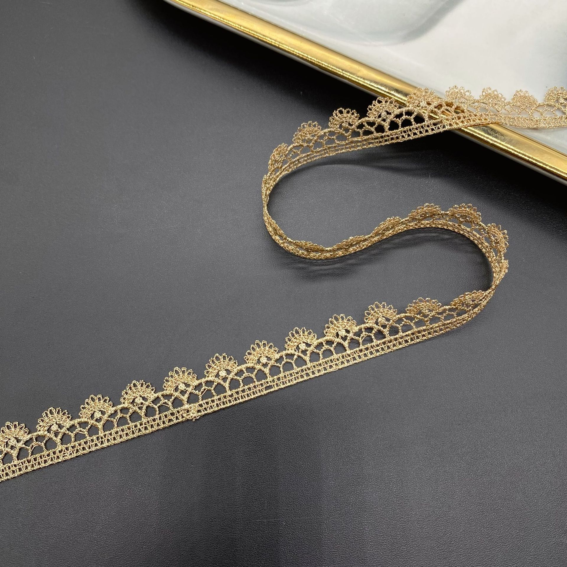 Acessórios de renda dourada diy de 5 jardas para punhos de vestido, renda em forma de diamante de face única com renda de fio dourado de código de barras