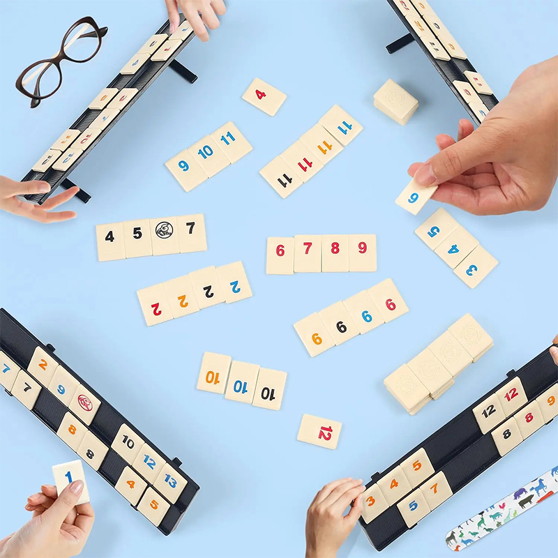 ラミーキューブゲーム 4ラック付き、106ラミーキューブゲームセット、ポータブルケース付き、ラミータイルトラベルセット、ファミリークラシックボードゲーム用