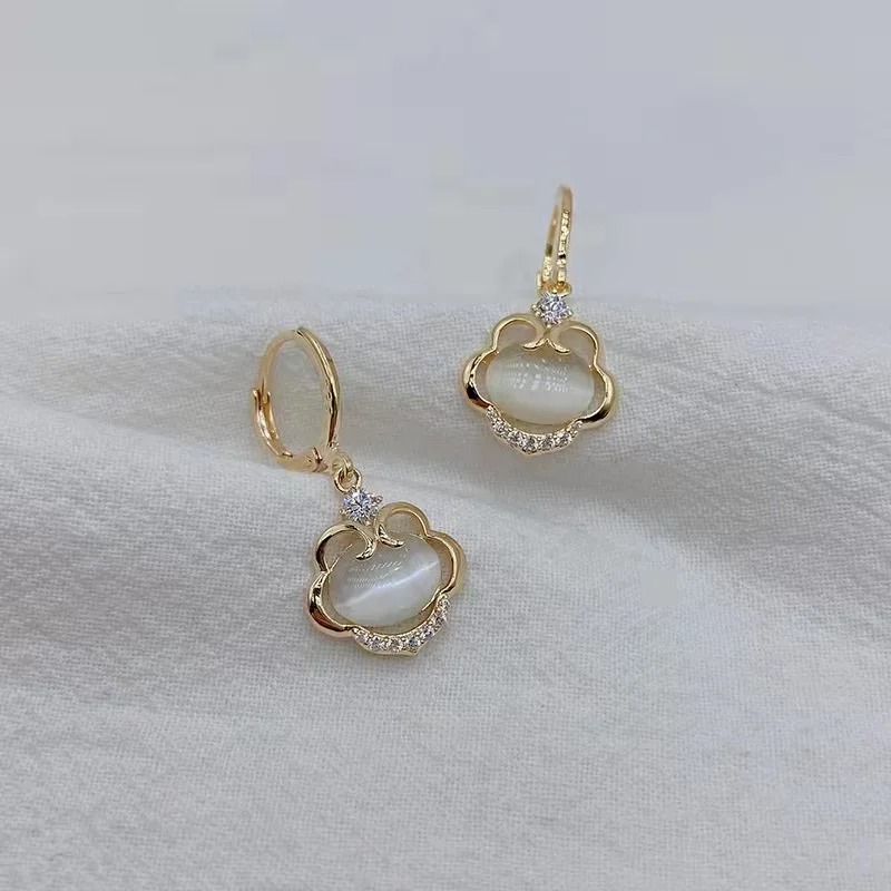 2022 Baru Wanita Mewah Berlian Imitasi Anting Opal Korea Mode Perhiasan Pesta Anak Perempuan Temperamen Aksesori Anting-Anting Yang Tidak Biasa