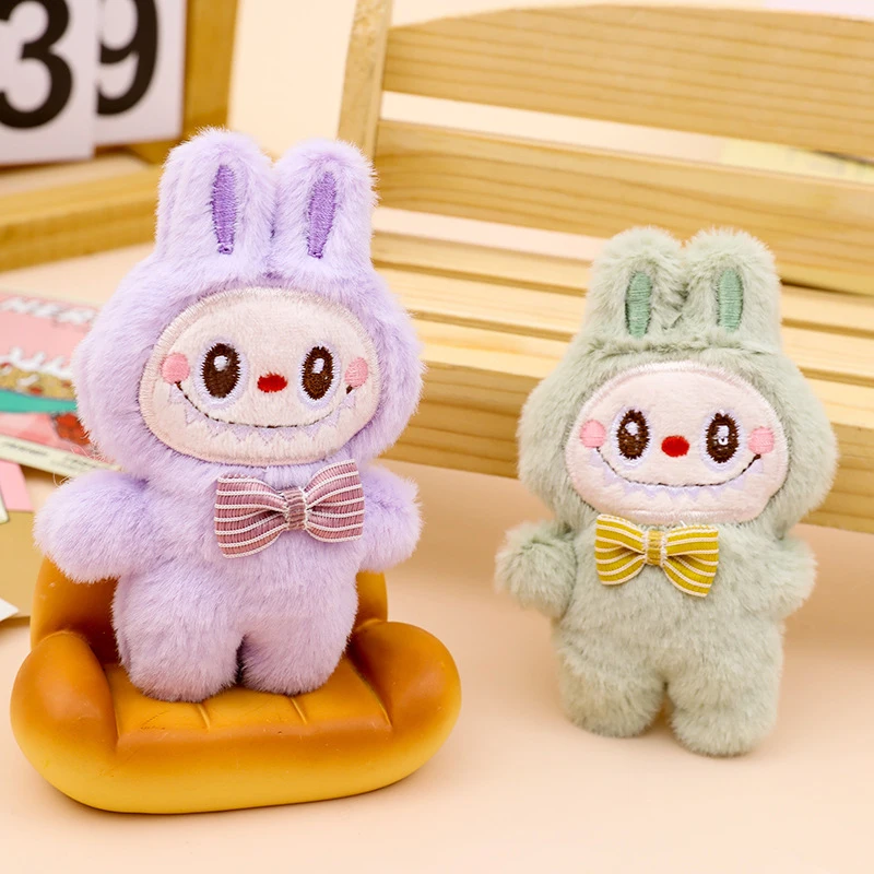 만화 Labubu 플러시 장난감 인형 키 체인 Kawaii 애니메이션 펜던트 열쇠 고리 귀여운 어린이 소녀 생일 선물 배낭 교수형