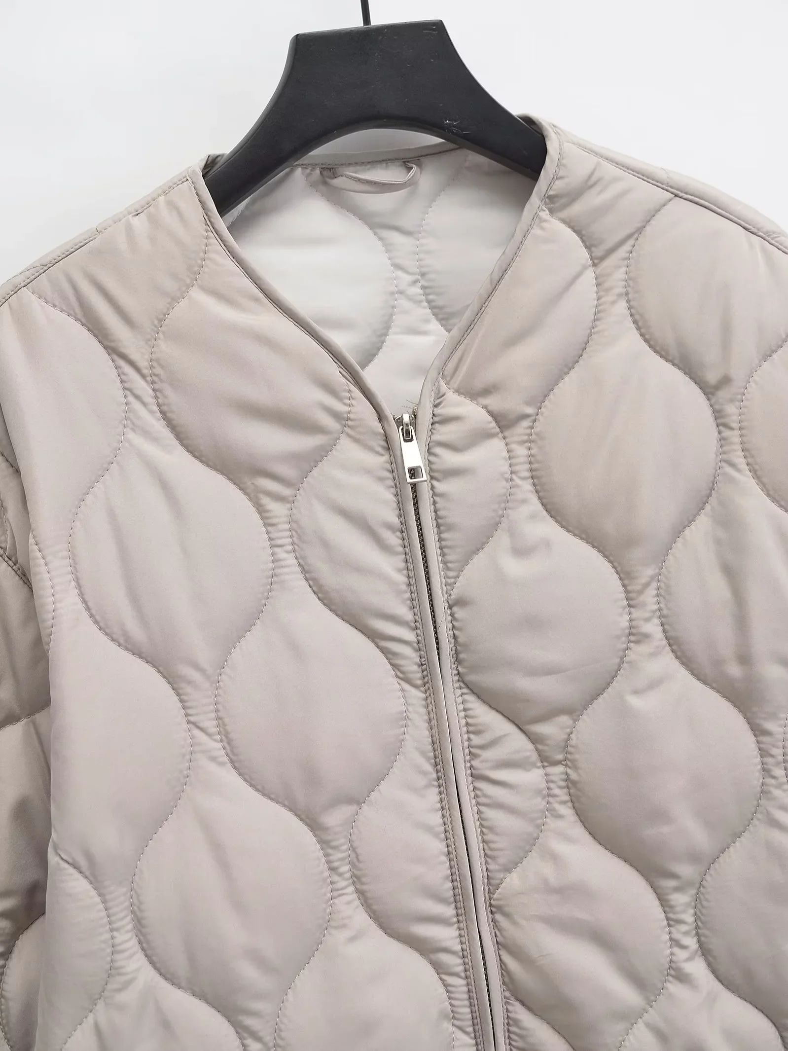 Xnwmnz เสื้อแจ็คเก็ตบุนวมสำหรับแฟชั่นของผู้หญิงฤดูใบไม้ร่วง/ฤดูหนาว2024คอกลมย้อนยุคสำหรับผู้หญิงซิปเสื้อแขนยาวเสื้อโค้ทผ้านวมอเนกประสงค์สำหรับผู้หญิง