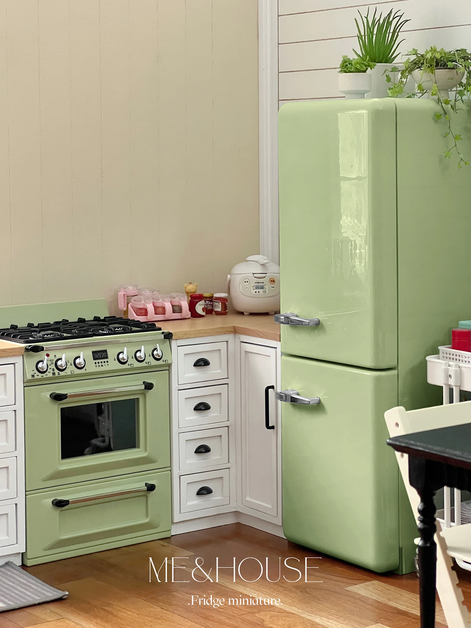 1/6 doll house model  Kitchen appliances refrigerator（ shells need to be used with refrigerator liner，The shell can be replaced）