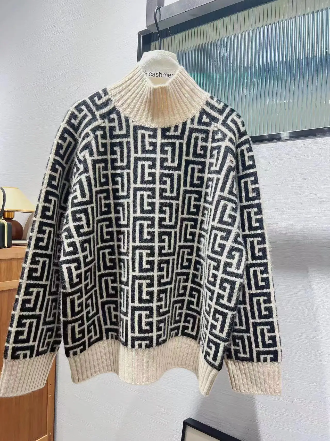 Suéter de cabra de 100% de gama alta para mujer, suéter suelto con cuello levantado, otoño e invierno, nuevo estilo de estilo occidental con reducción de edad