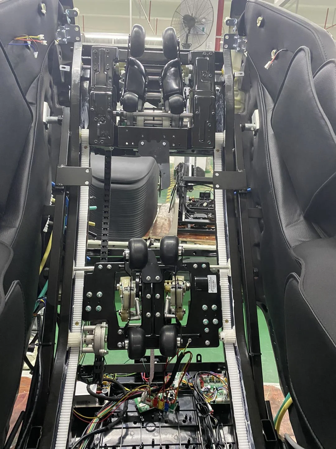 Elektrischer 4D-Massagestuhl mit zwei Kernen, Thai-Stretch, 2024, Shiatsu Zero Gravity, Doppelmechanismus-Stuhl für Massagestuhl