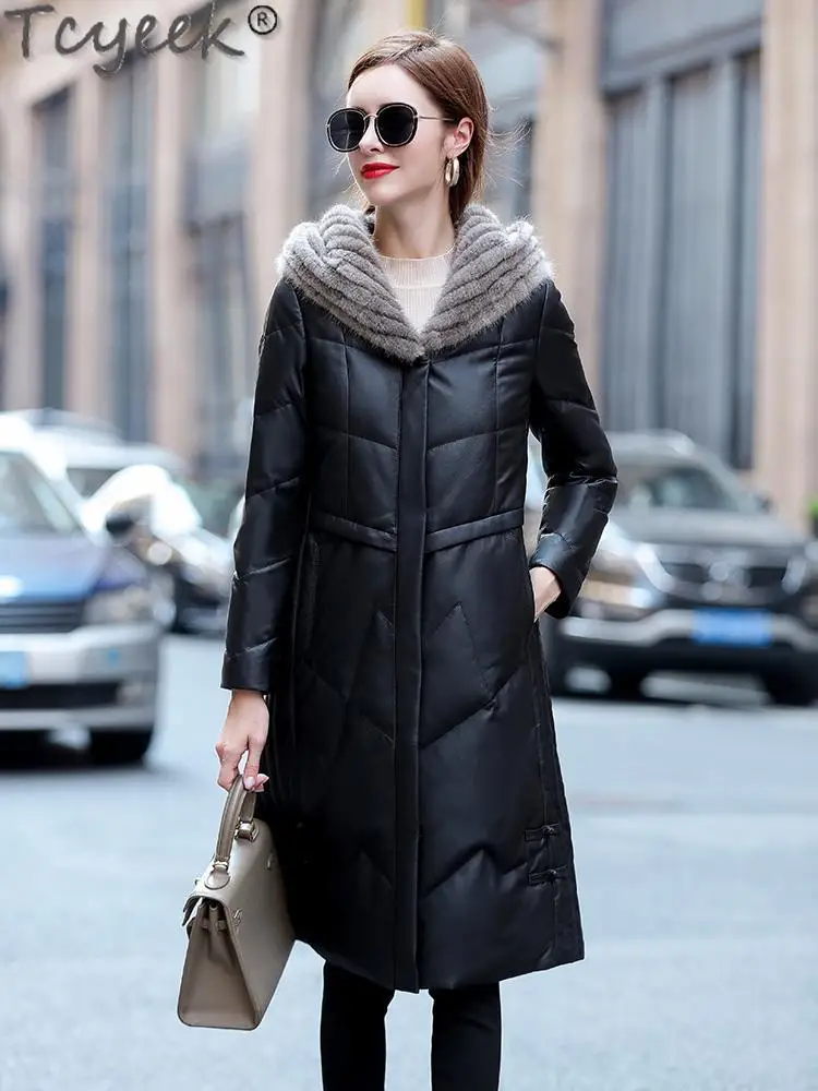 Tcyeek-女性用の本革ダウンジャケット,ミッドレングスのシープスキンコート,暖かいミンクの毛皮の襟,フード付きの服,冬
