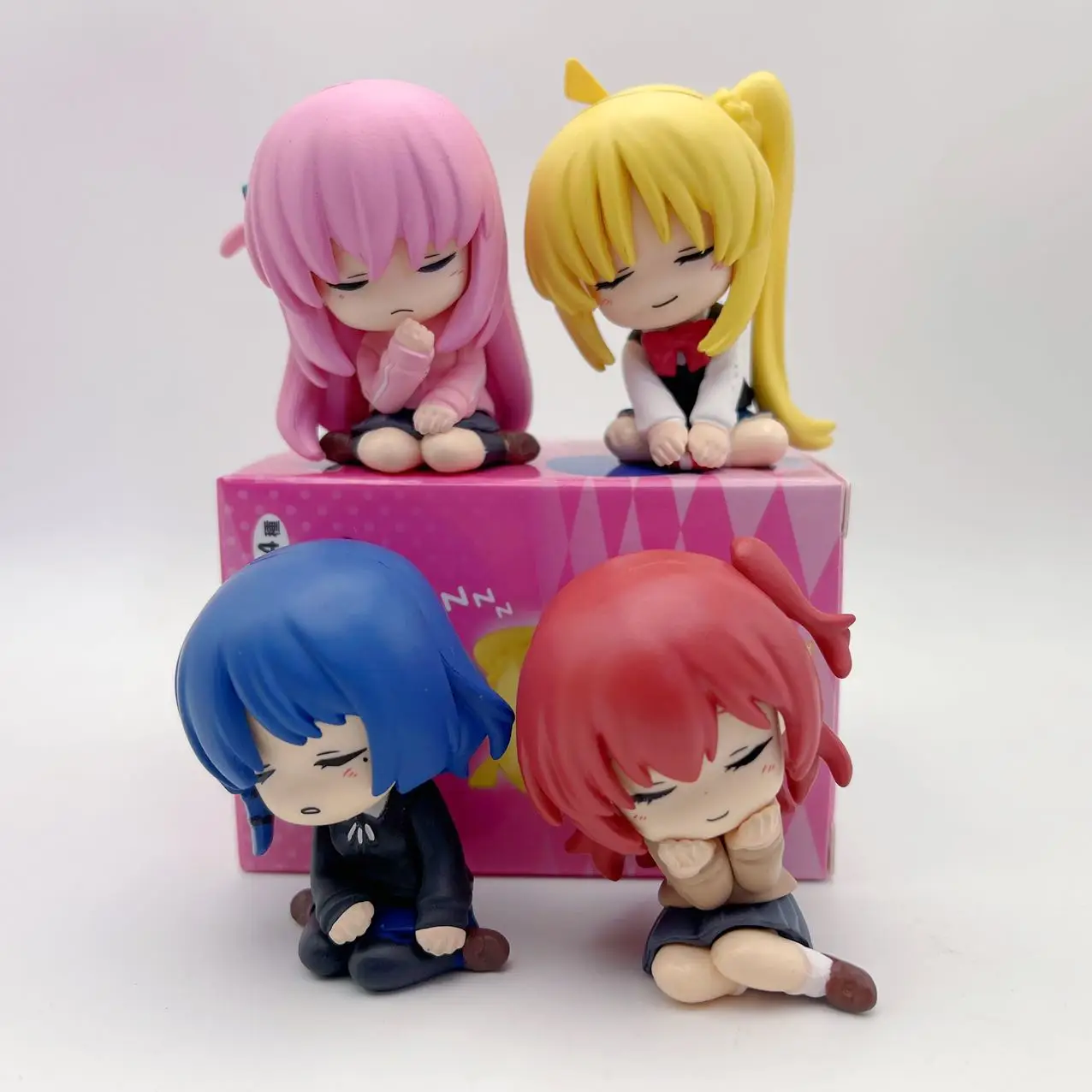 新しい高品質スポット商品ロンリーロック T-Arts ツイストエッグブラインドボックス 4 スタイルひざまずく姿勢人形デスクトップ装飾ギフトおもちゃ