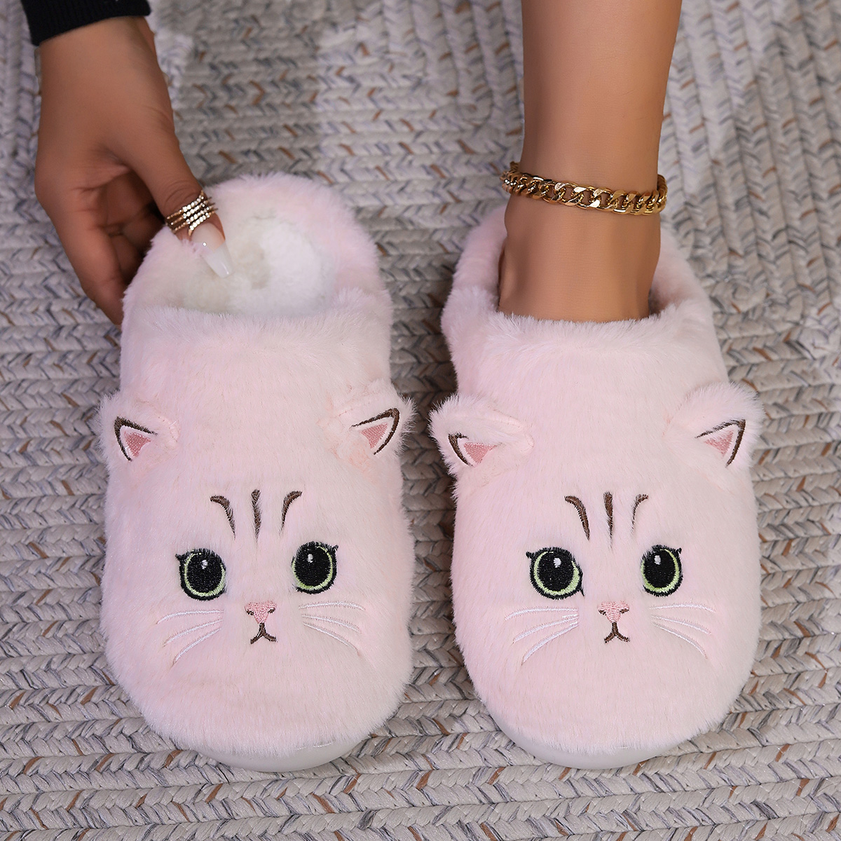 Kawaii Cartoon Cat Fuzzy Hausschuhe – innen aus ultraweichem Stoff, flache Plüschsohle, gemütliche Wärme, langlebige TPR-Außensohle, Obermaterial aus Stoff – P