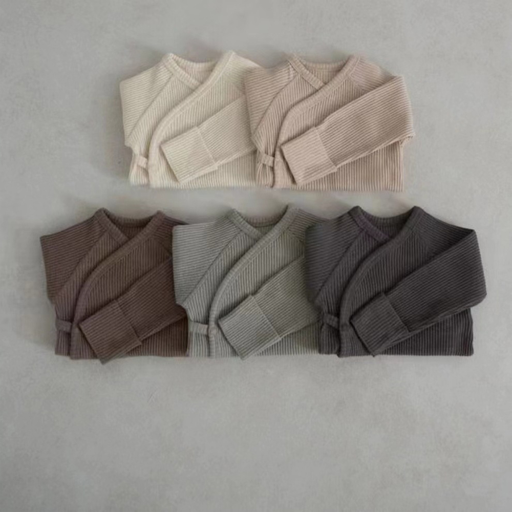 Nombre personalizado Color sólido primavera y otoño bebé mono con solapa Diagonal bordado algodón bebé recién nacido ropa posparto