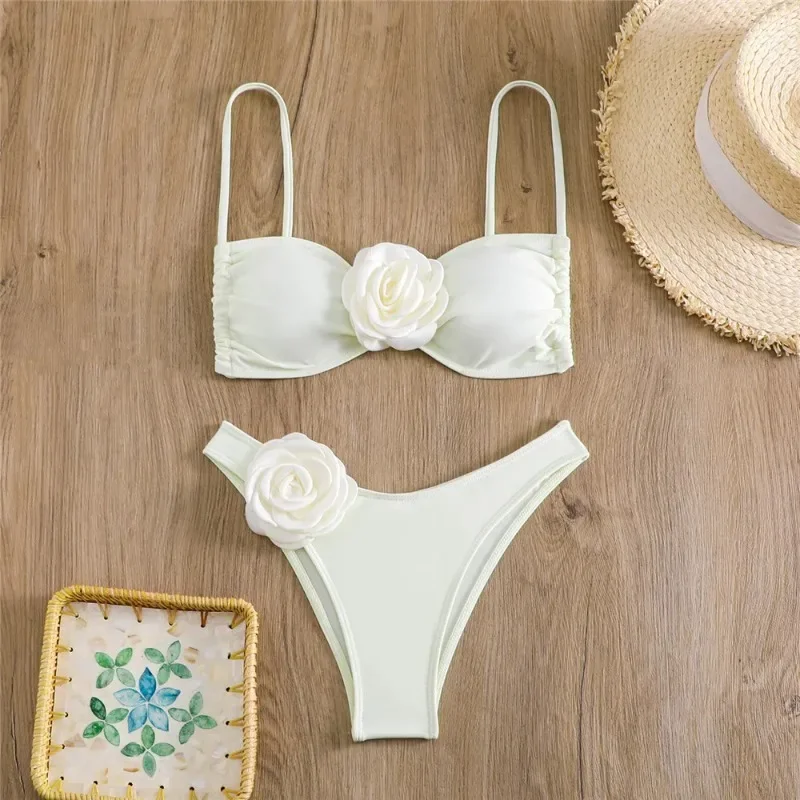 Zweiteiliger Bikini-Badeanzug mit 3D-Blumen für Damen, 2025, neue Schnür-Bademode, weiblich, separater Bandeau-Biquini-Strand-Badeanzug