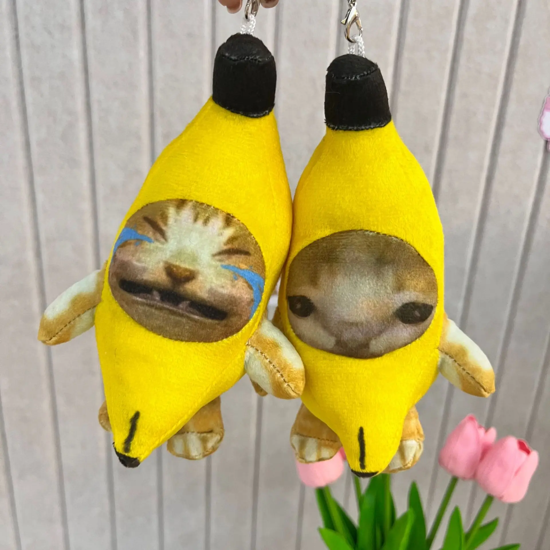 กล้วยแมวตุ๊กตาจี้พวงกุญแจร้องไห้ Happy Banana Cat ตุ๊กตาจี้เสียงของเล่นกระเป๋ารถตลกจี้ Keyring ของขวัญเด็ก