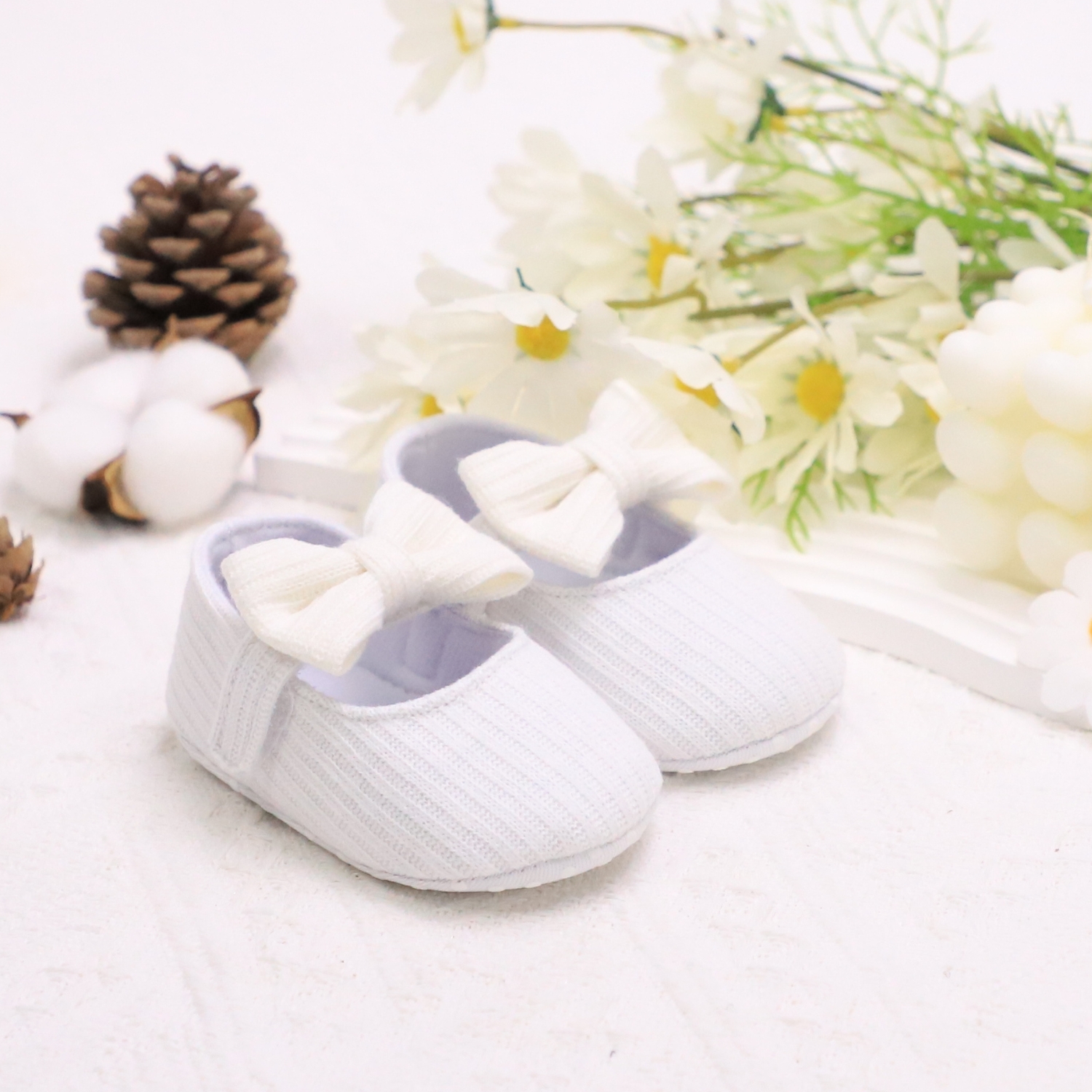 Urocze buty Mary Jane z kokardką dla dziewczynek - lekkie, antypoślizgowe i miękkie płaskie podeszwy do chodzenia w pomieszczeniach i na zewnątrz przez cały rok
