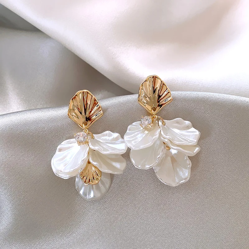 ZAKOL Orecchini pendenti con conchiglia imitazione moda coreana Orecchini pendenti con fiore in zirconi di cristallo bianco Accessori per feste per le donne
