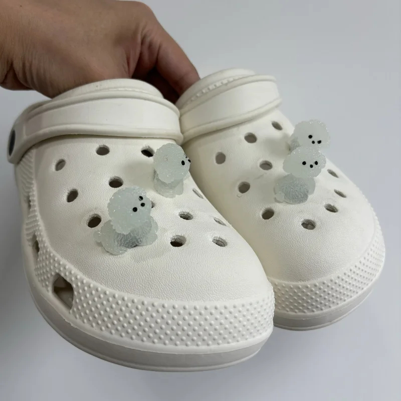 4 unids/set Luminiscencia 3D lindo cachorro zapatos encantos DIY decoración para zuecos y sandalias perfecto vacaciones regalos de navidad accesorios de zapatos