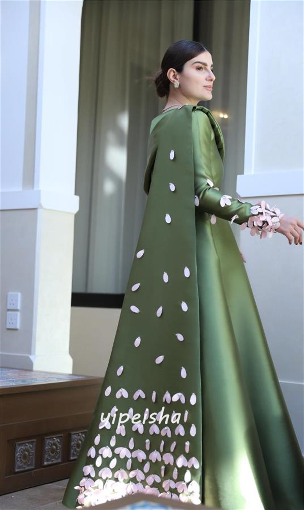 Customized Exquisite Modern Style High Collar Ball Gown Appliquess Bespoke Occasion  Evening Gowns