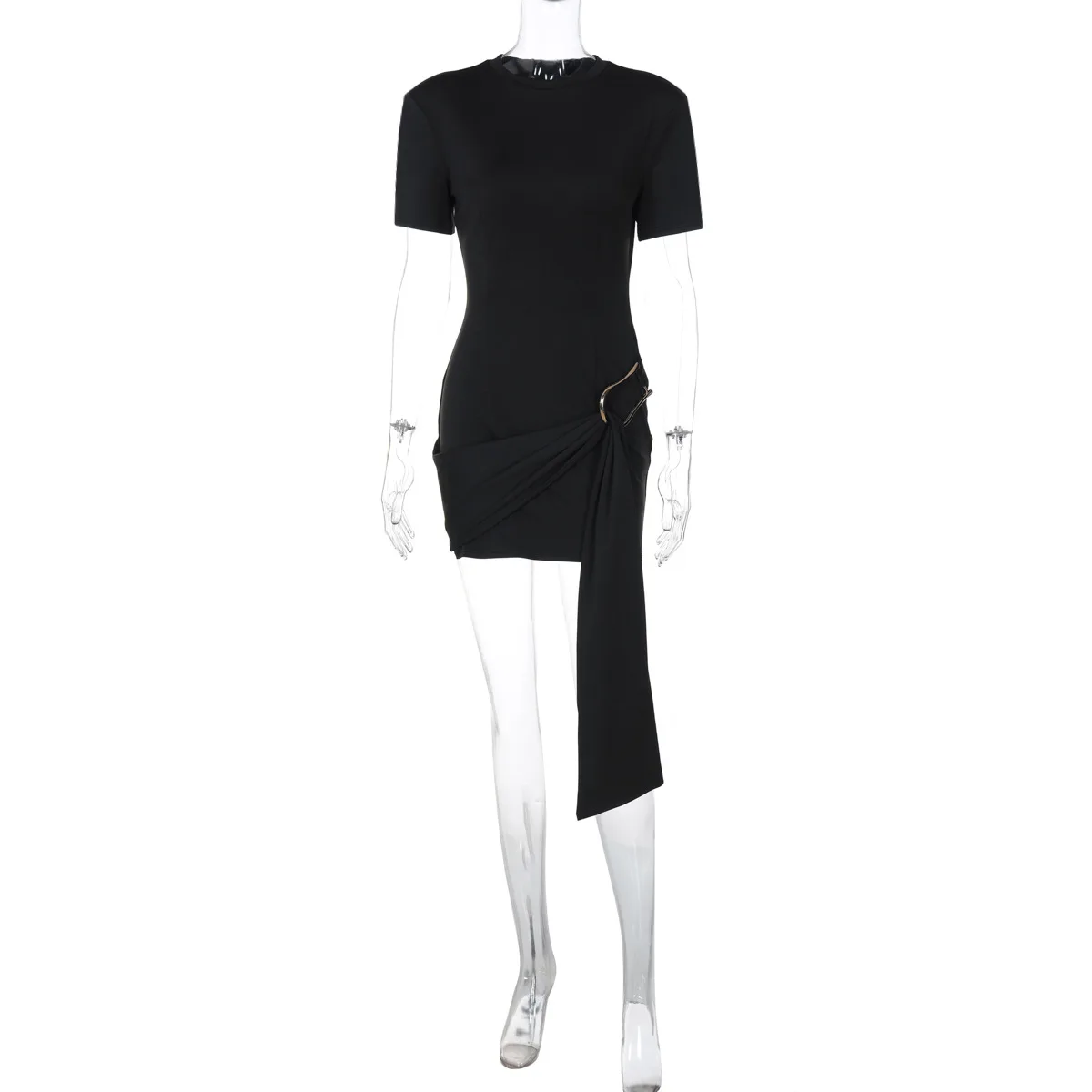 Nouvelle mode pour femmes tempérament boucle en métal noir décoration col rond taille tempérament banlieue demi manches courtes drees